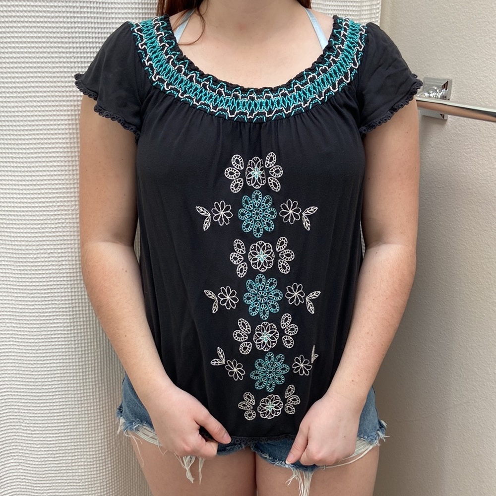 Women’s Xhilaration off the shoulder floral embroidered blouse. Size small. - Picture 5 of 12